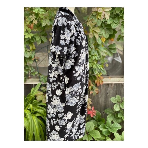 1980s Vanity Fair Black Floral Velour Housecoat 3/4 Zip Short Sleeve Tassel Robe - Picture 4 of 8